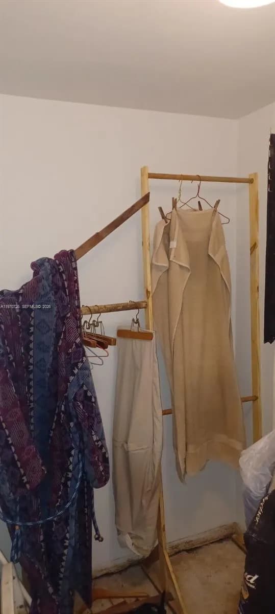 2215 Wiley St, Hollywood FL 33020