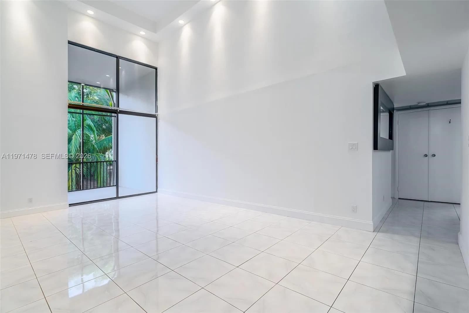 20347 W Country Club Dr, Aventura FL 33180