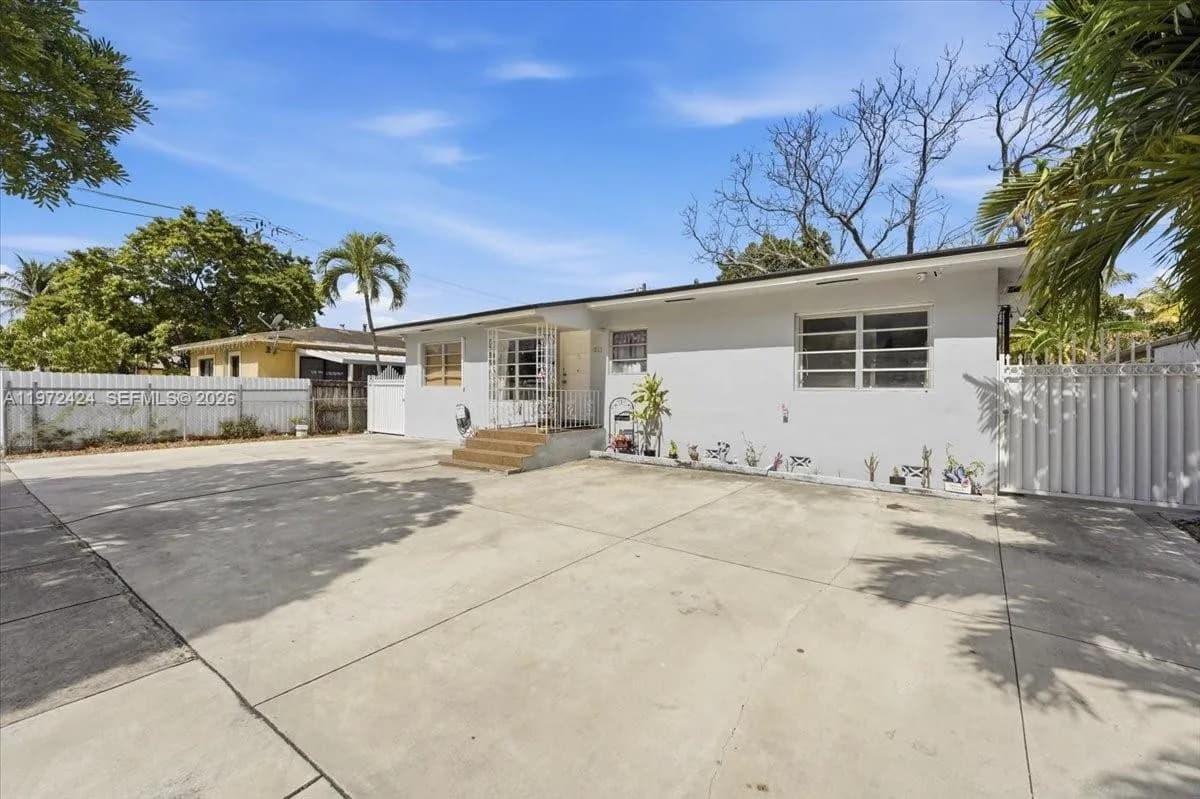 511 E 27th St, Hialeah FL 33013