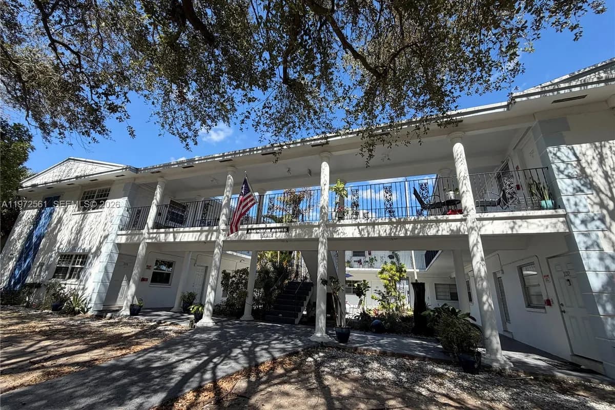 3515 Van Buren St # 102, Hollywood FL 33021