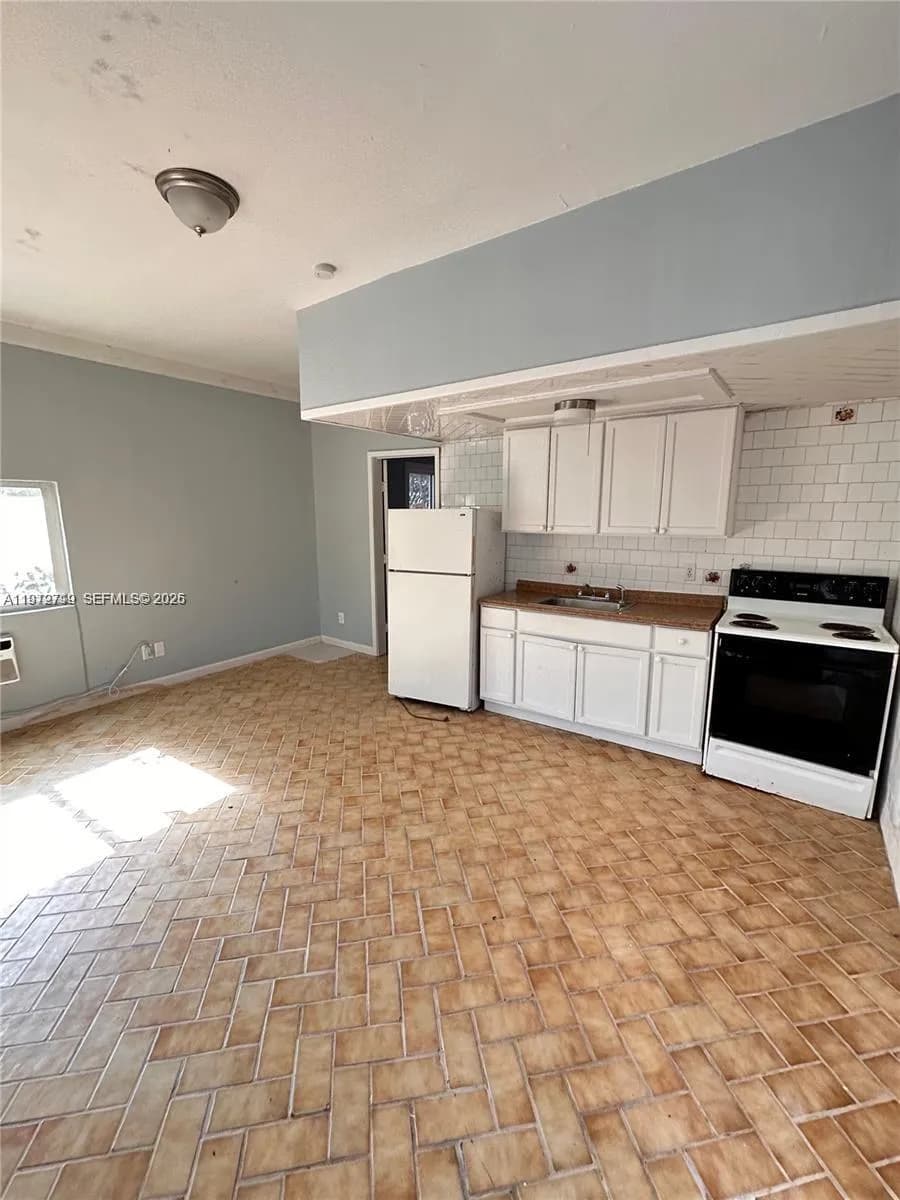 437 NE 30th St, Miami FL 33137