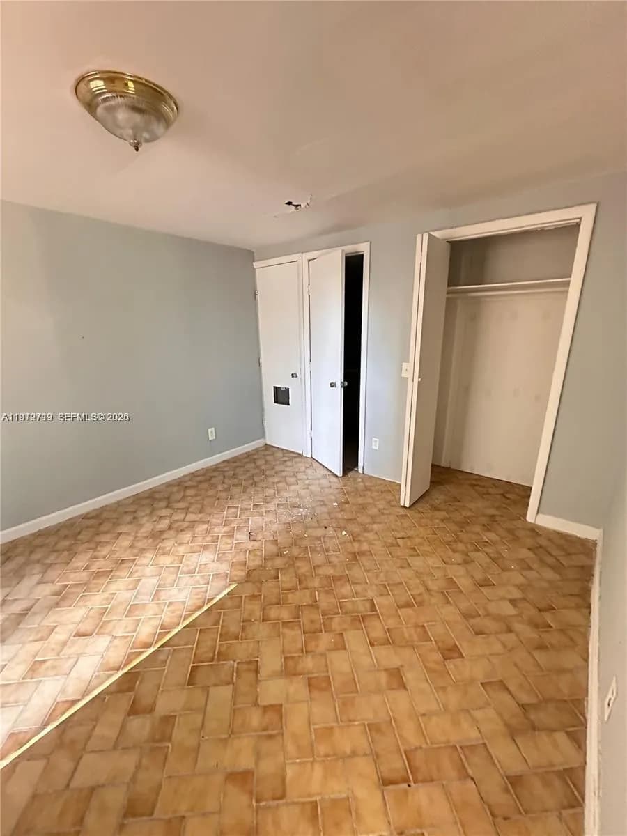 437 NE 30th St, Miami FL 33137