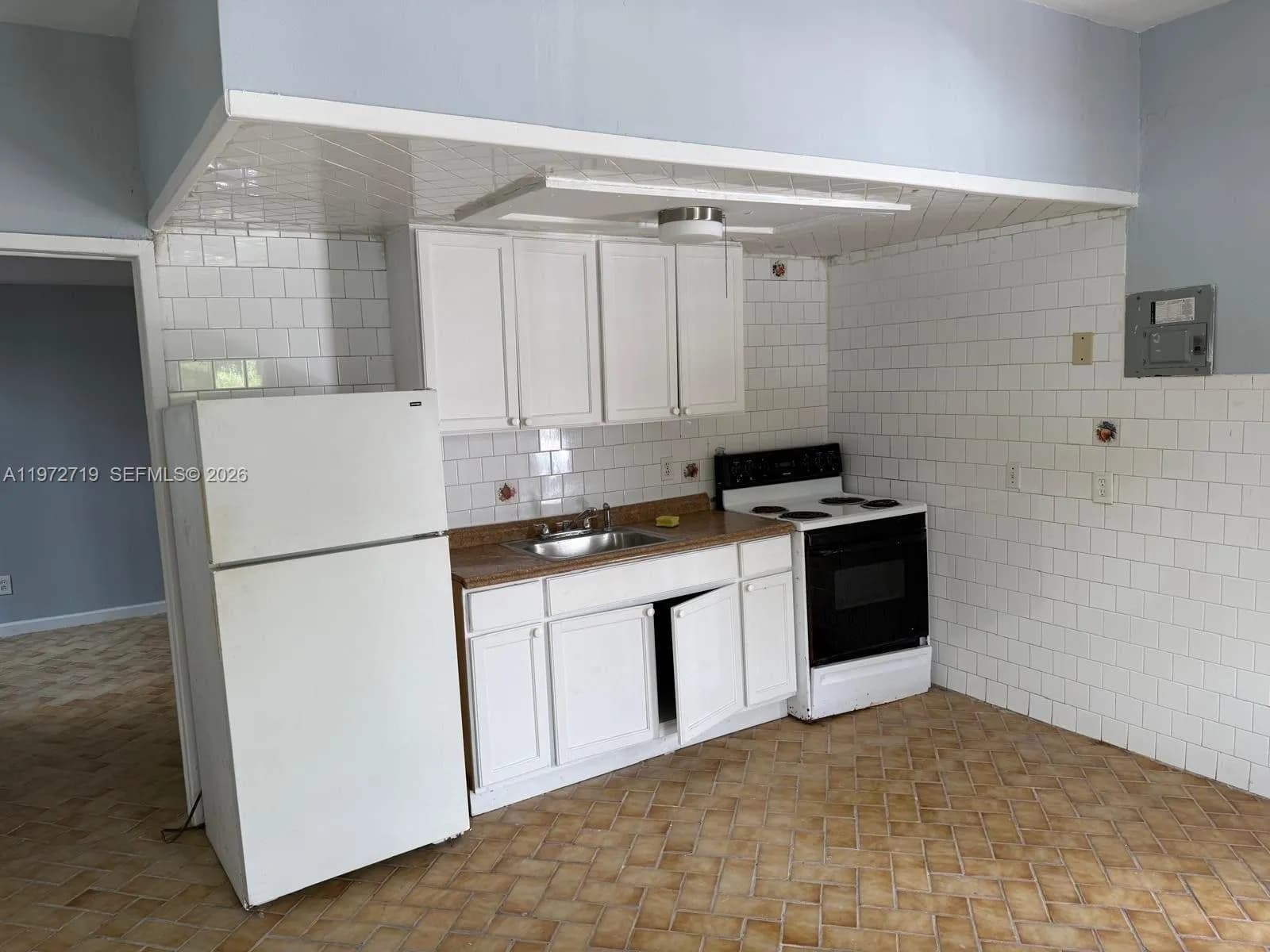 437 NE 30th St, Miami FL 33137