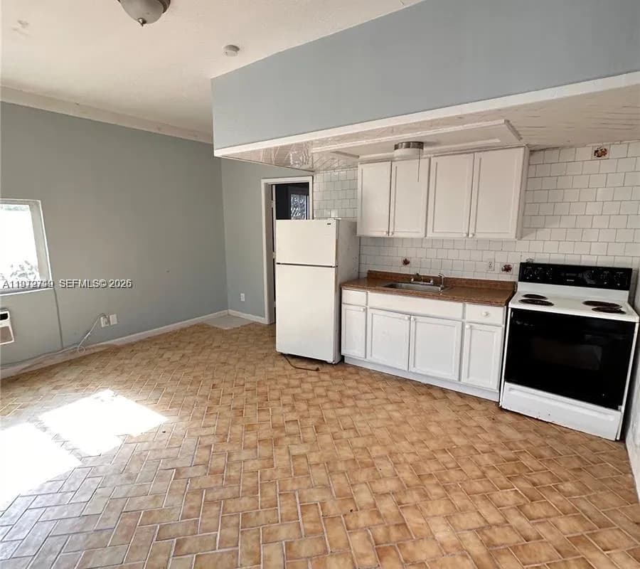 437 NE 30th St, Miami FL 33137