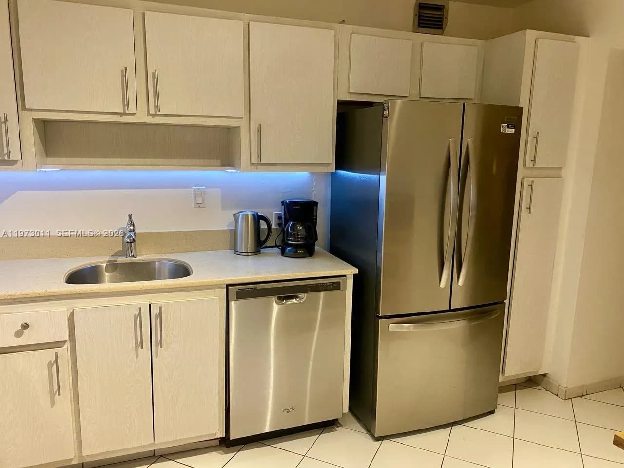 100 Bayview Dr # 516, Sunny Isles Beach FL 33160