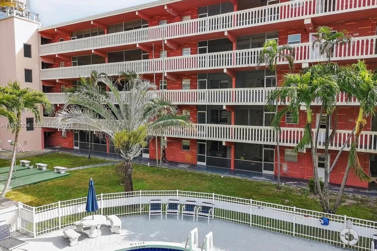 180 NE 12th Ave # 15B, Hallandale Beach FL 33009