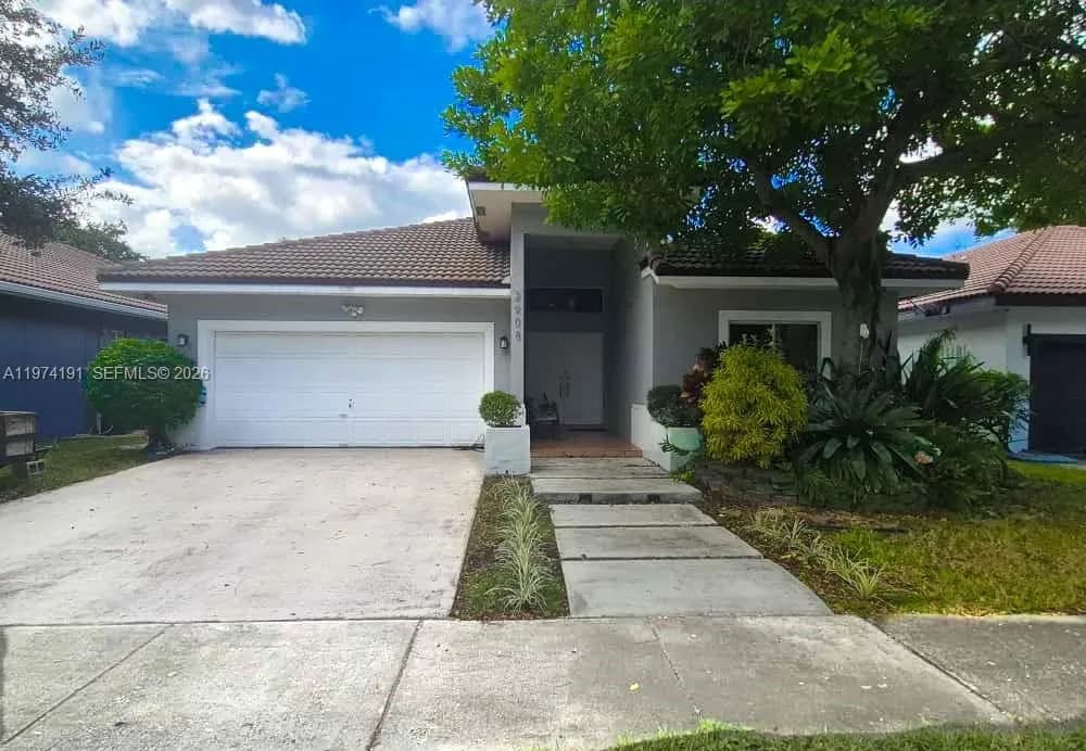 3 bedroom 2 bath for sale at 2908 N 36th Ave, Hollywood FL 33021