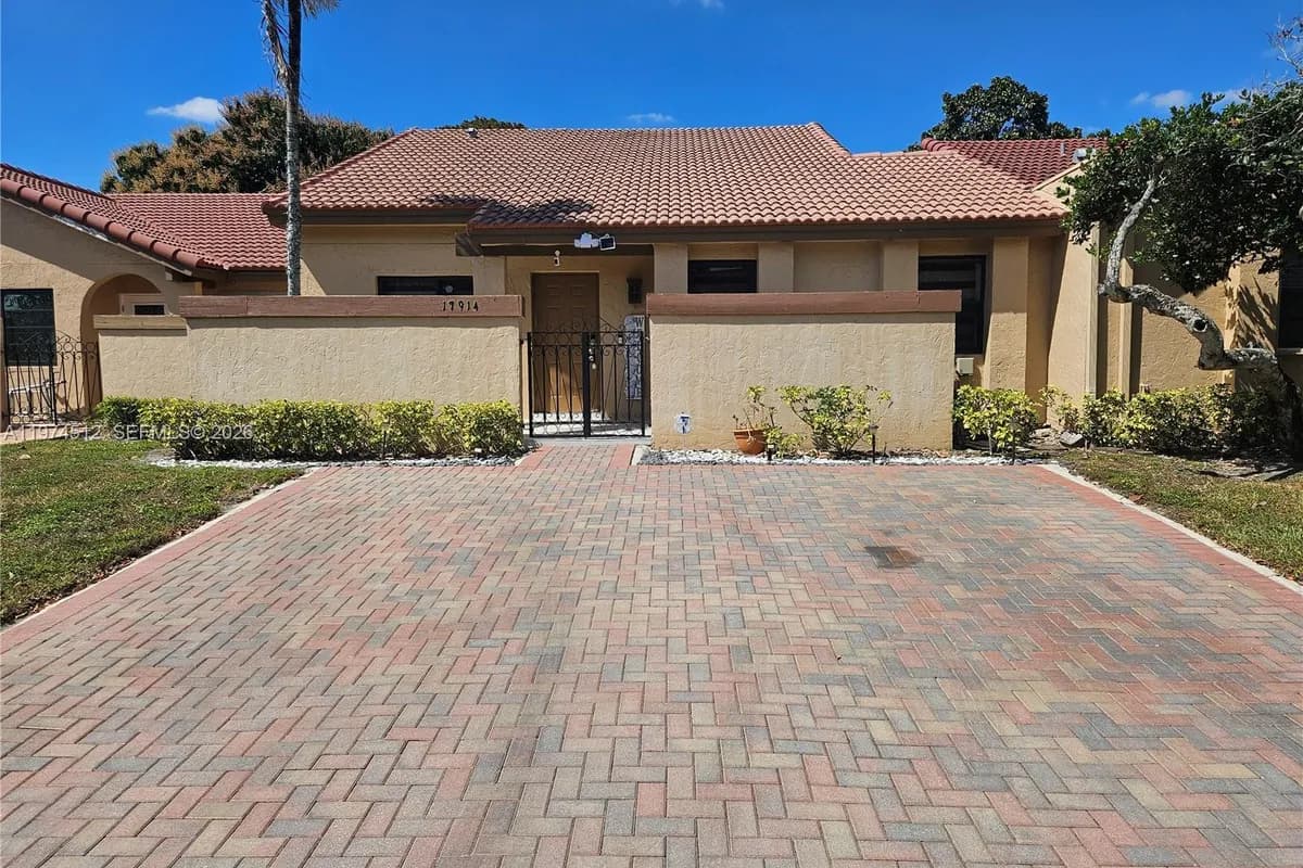 17914 NW 66th Ct Cir, Hialeah FL 33015
