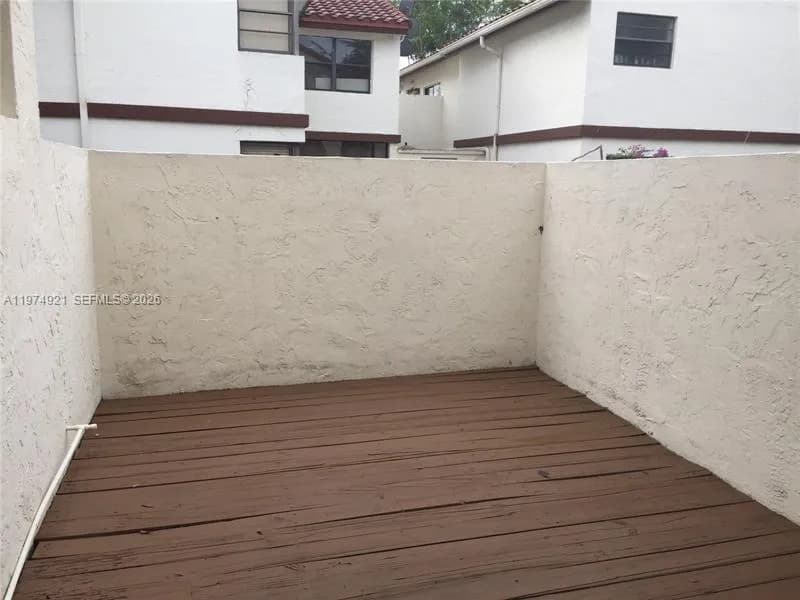 331 Ives Dairy Rd # 10, Miami FL 33179