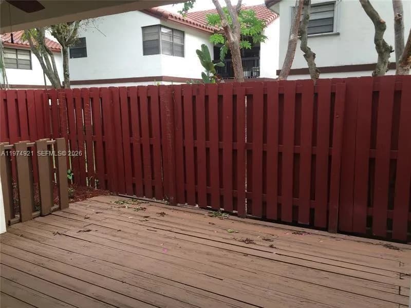 331 Ives Dairy Rd # 10, Miami FL 33179