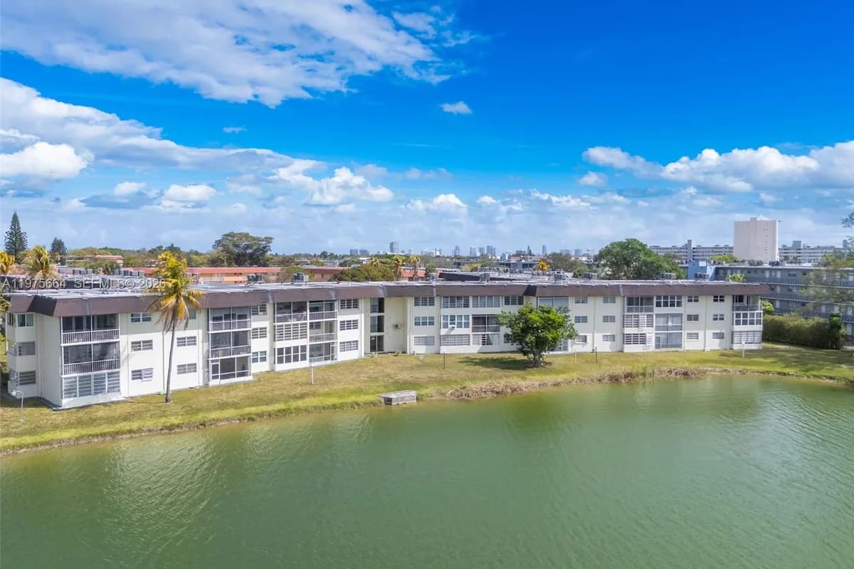 1530 NE 191st St # 105, Miami FL 33179