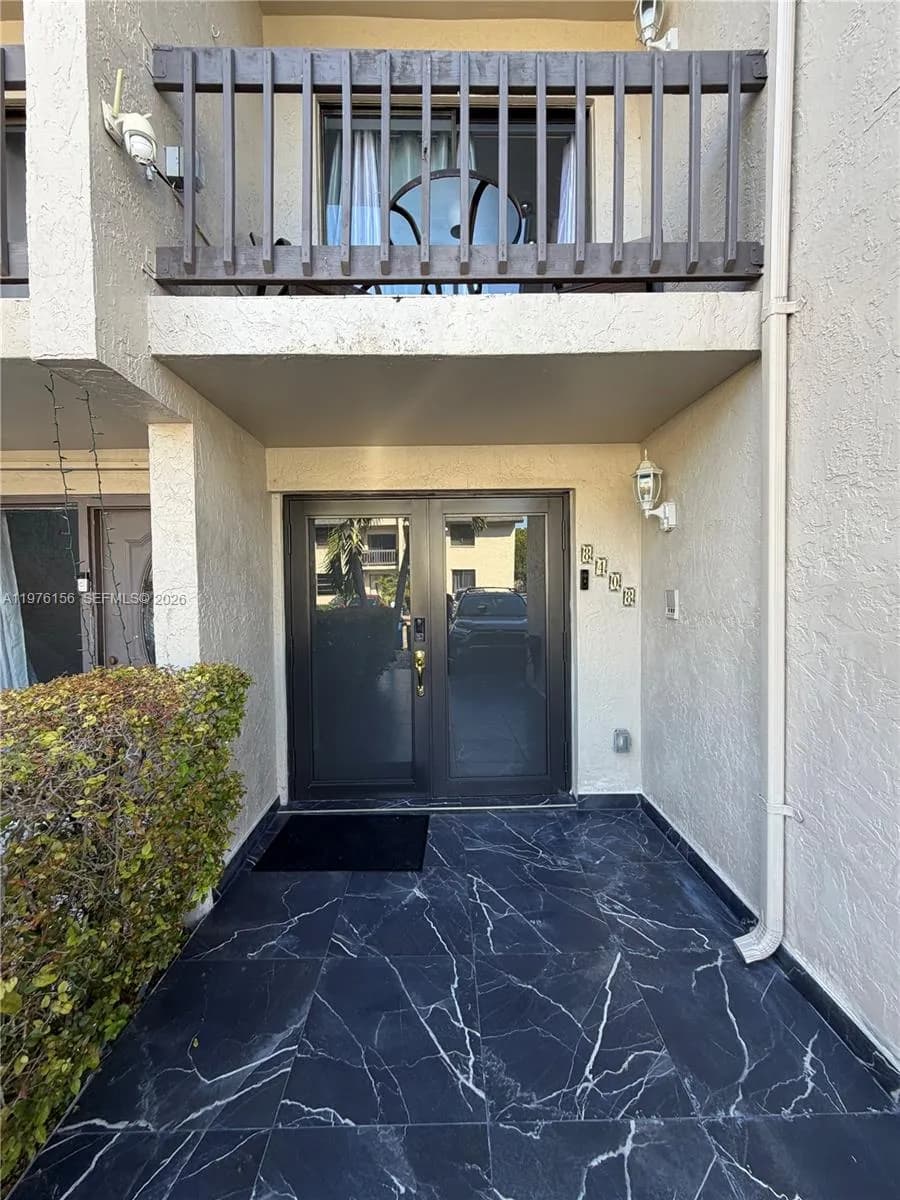 8408 NW 8th St # 8408, Miami FL 33126