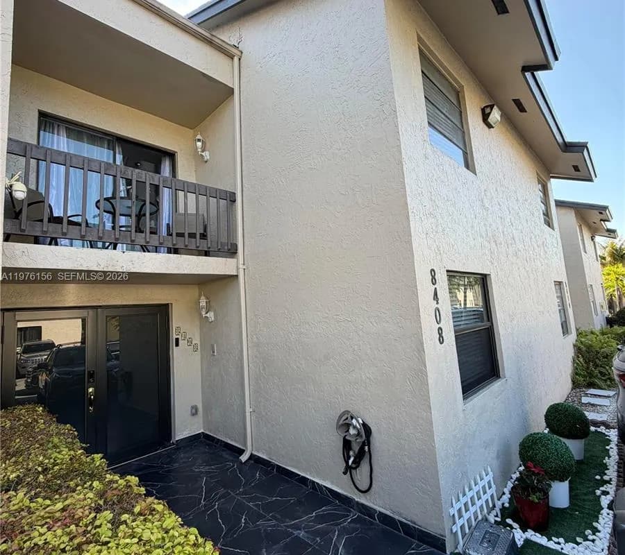 8408 NW 8th St # 8408, Miami FL 33126