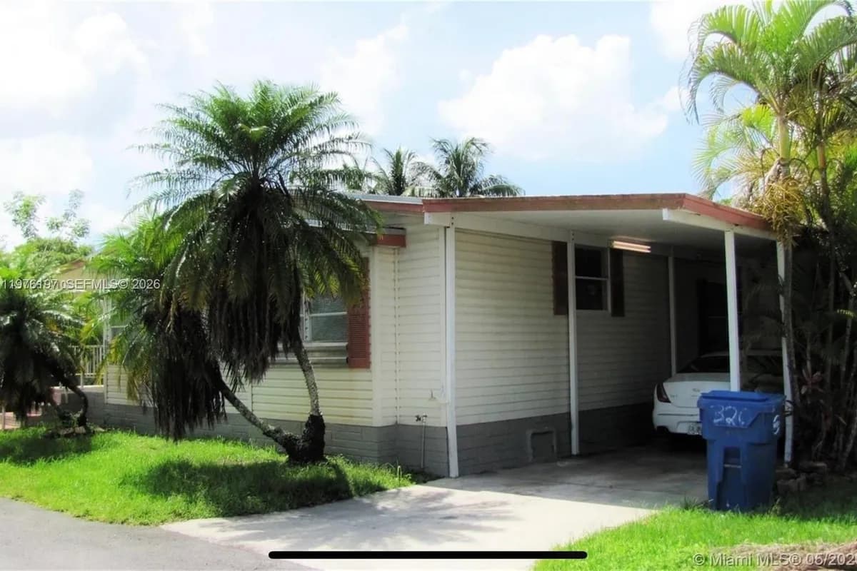 19800 SW 180 ave #320, Miami FL 33187