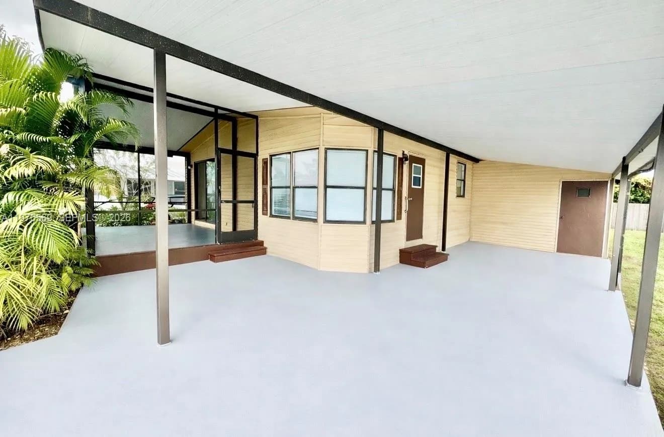 2 bedroom 2 bath for sale at 6156 Seashore Drive, Atlantis FL 33462