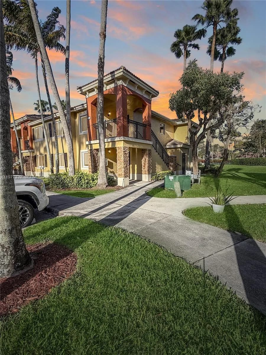 945 NE 34th Ave # 204, Homestead FL 33033