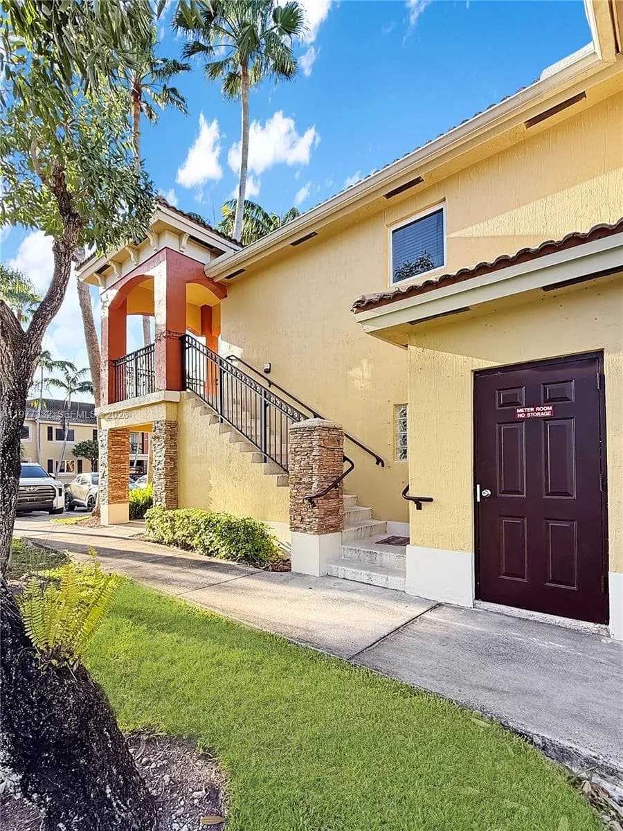 945 NE 34th Ave # 204, Homestead FL 33033