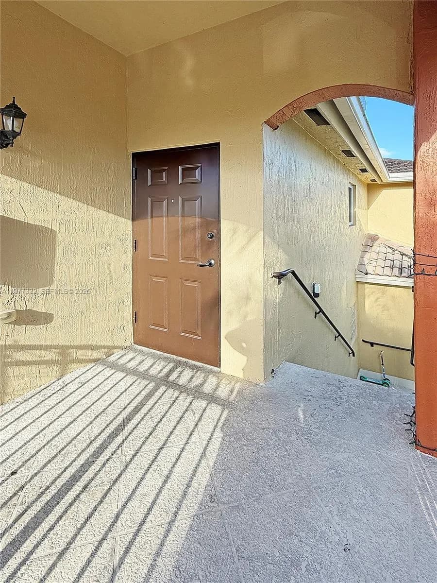 945 NE 34th Ave # 204, Homestead FL 33033