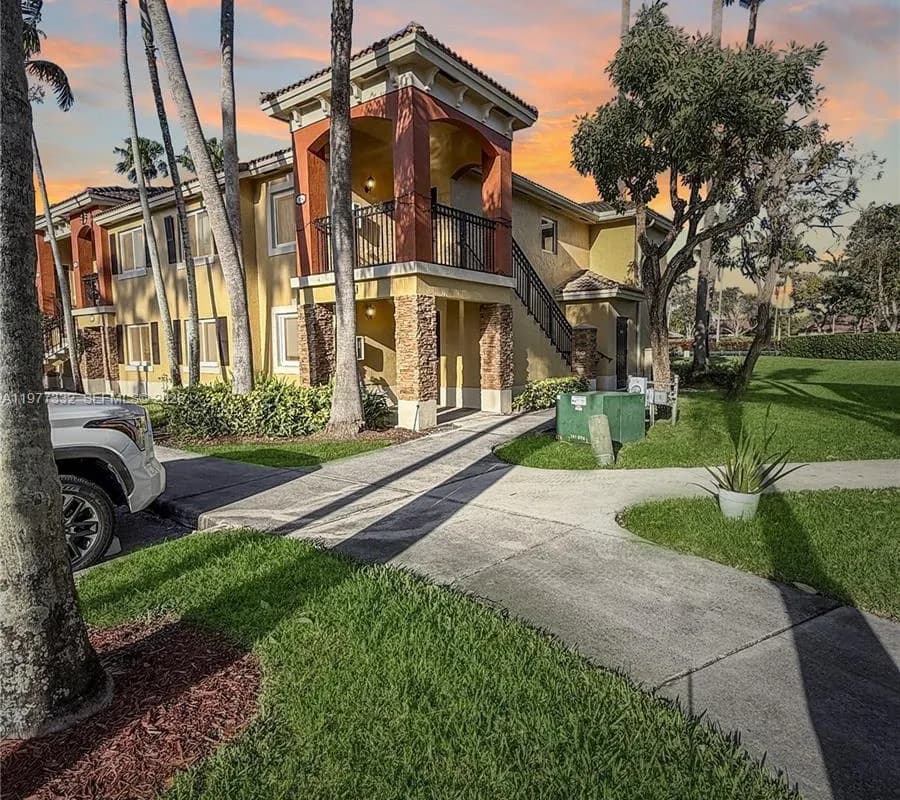 945 NE 34th Ave # 204, Homestead FL 33033