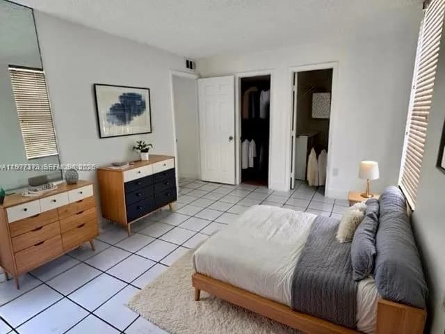 9678 Fontainebleau Blvd # 111, Miami FL 33172