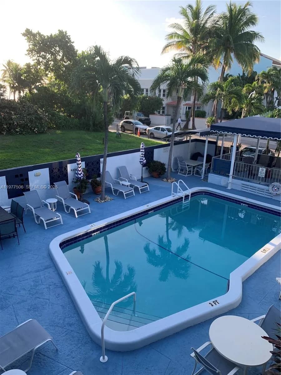 322 Taylor St # 2D, Hollywood FL 33019