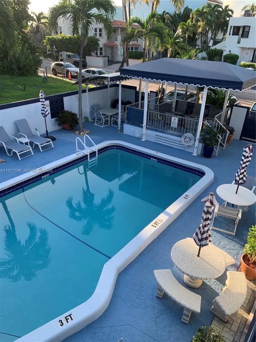 322 Taylor St # 2D, Hollywood FL 33019