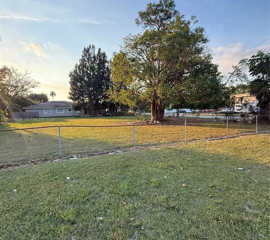 9 ct NE 2 Avenue, Homestead FL 33030