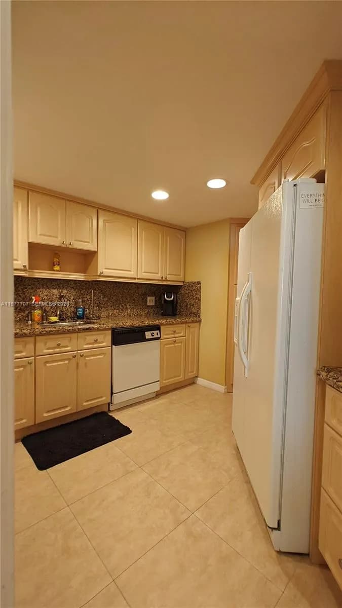 825 Brickell Bay Dr # 841, Miami FL 33131