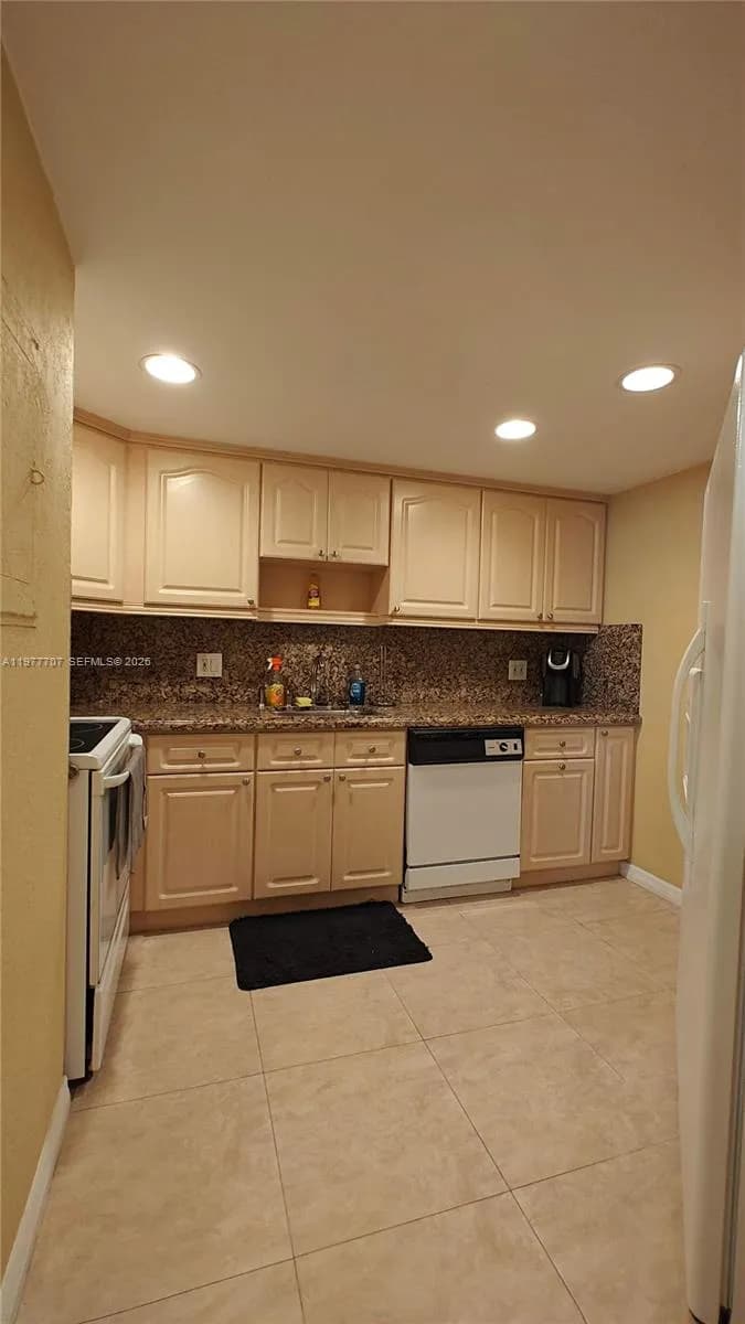 825 Brickell Bay Dr # 841, Miami FL 33131