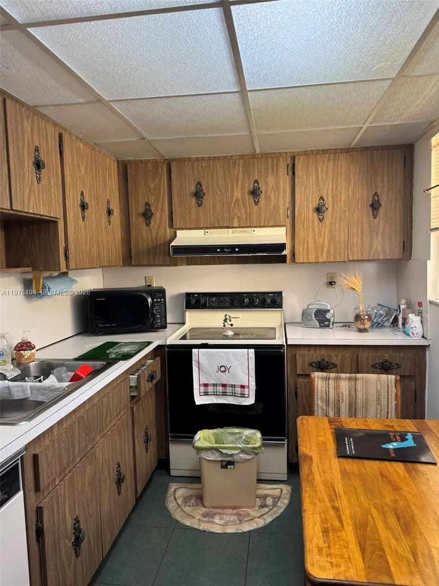 9180 SE Fontainebleau Blvd # 302, Miami FL 33172