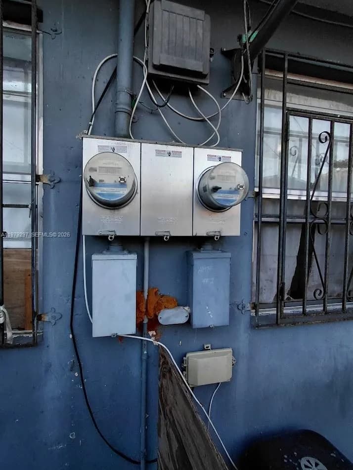 1262 NW 46th St, Miami FL 33142