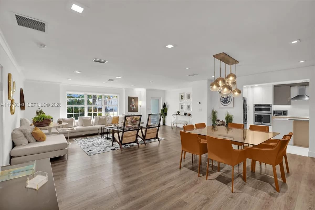 2301 NE 196th St, Miami FL 33180