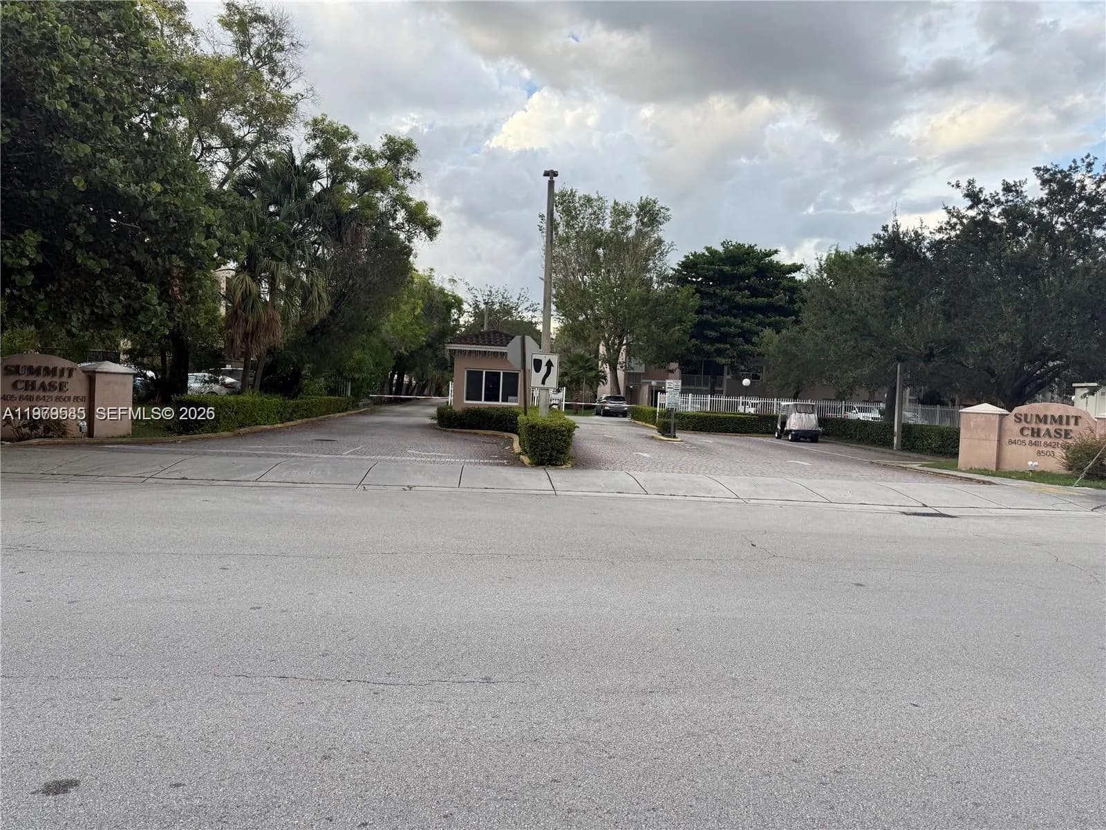 8405 NW 8th St # 304, Miami FL 33126