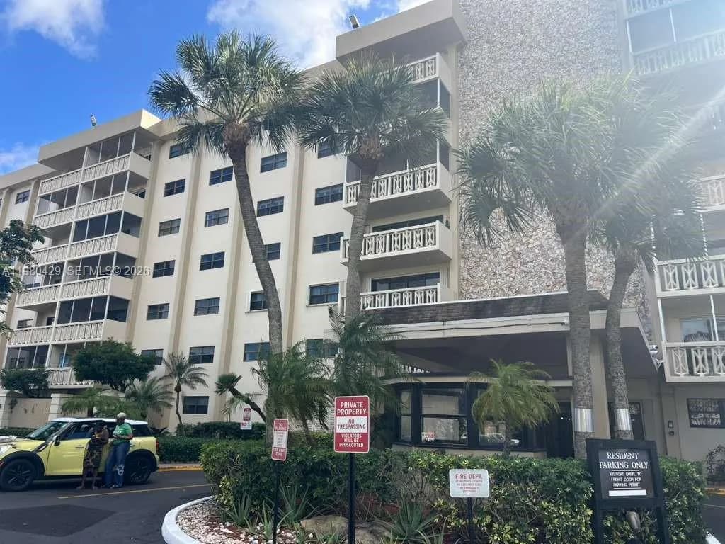 800 NE 195th St # 501, Miami FL 33179