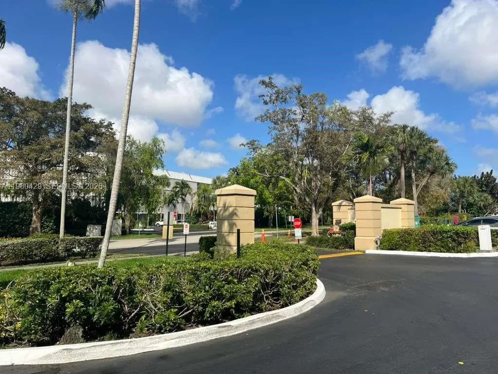 800 NE 195th St # 501, Miami FL 33179