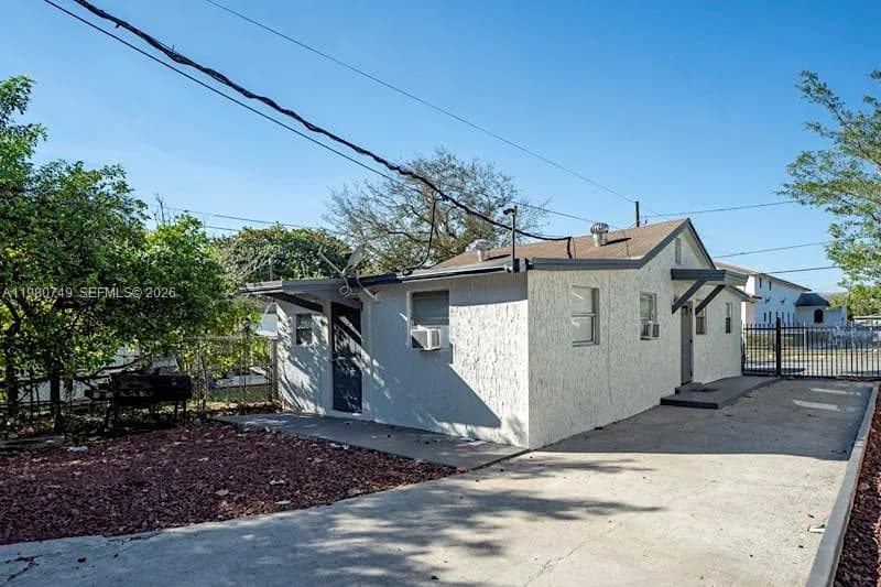 2378 NW 60th St, Miami FL 33142