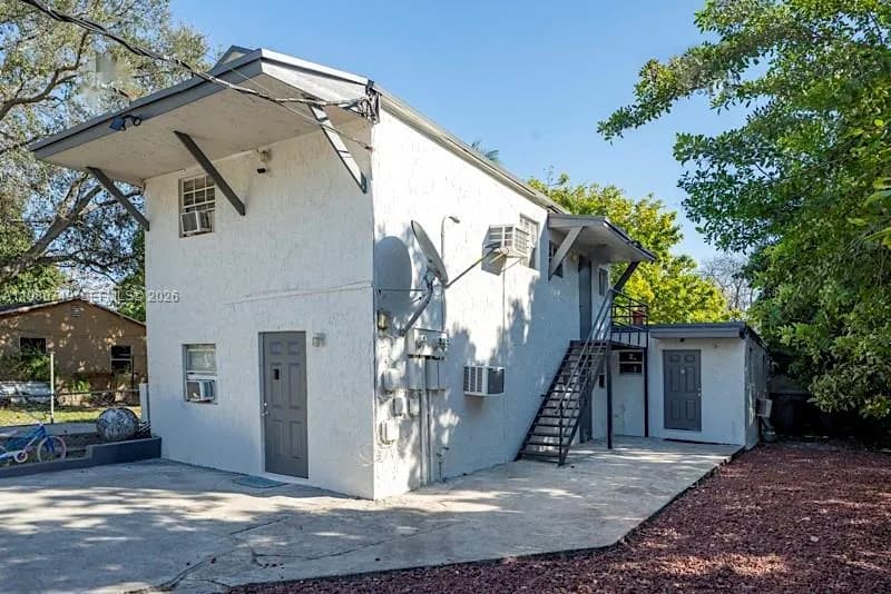 2378 NW 60th St, Miami FL 33142