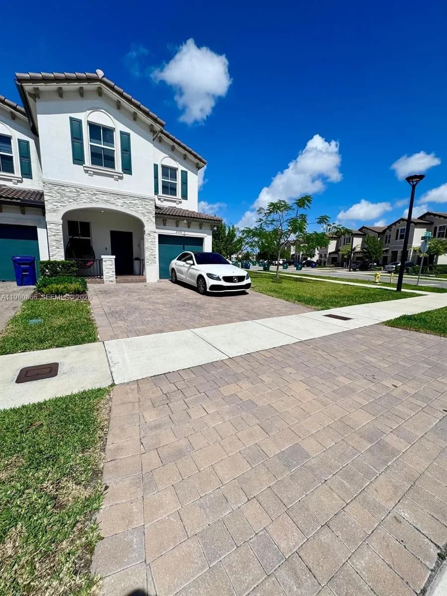 2355 NW 125th St, Miami FL 33167
