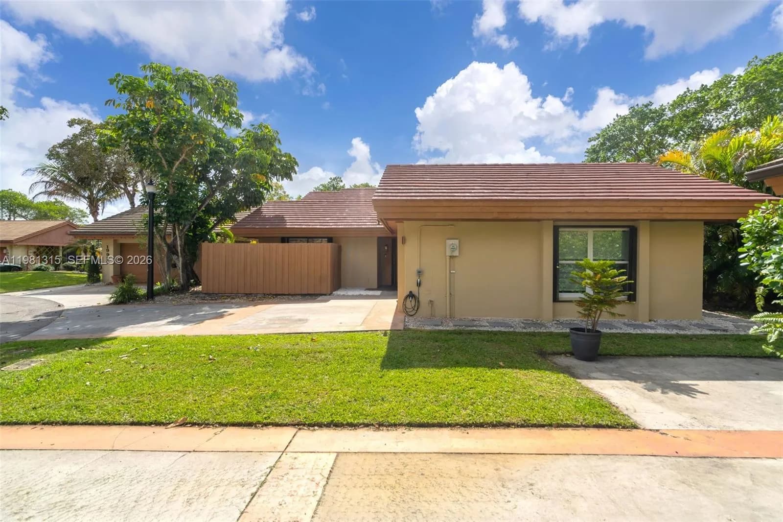 19951 NE 10th Place Way, Miami FL 33179