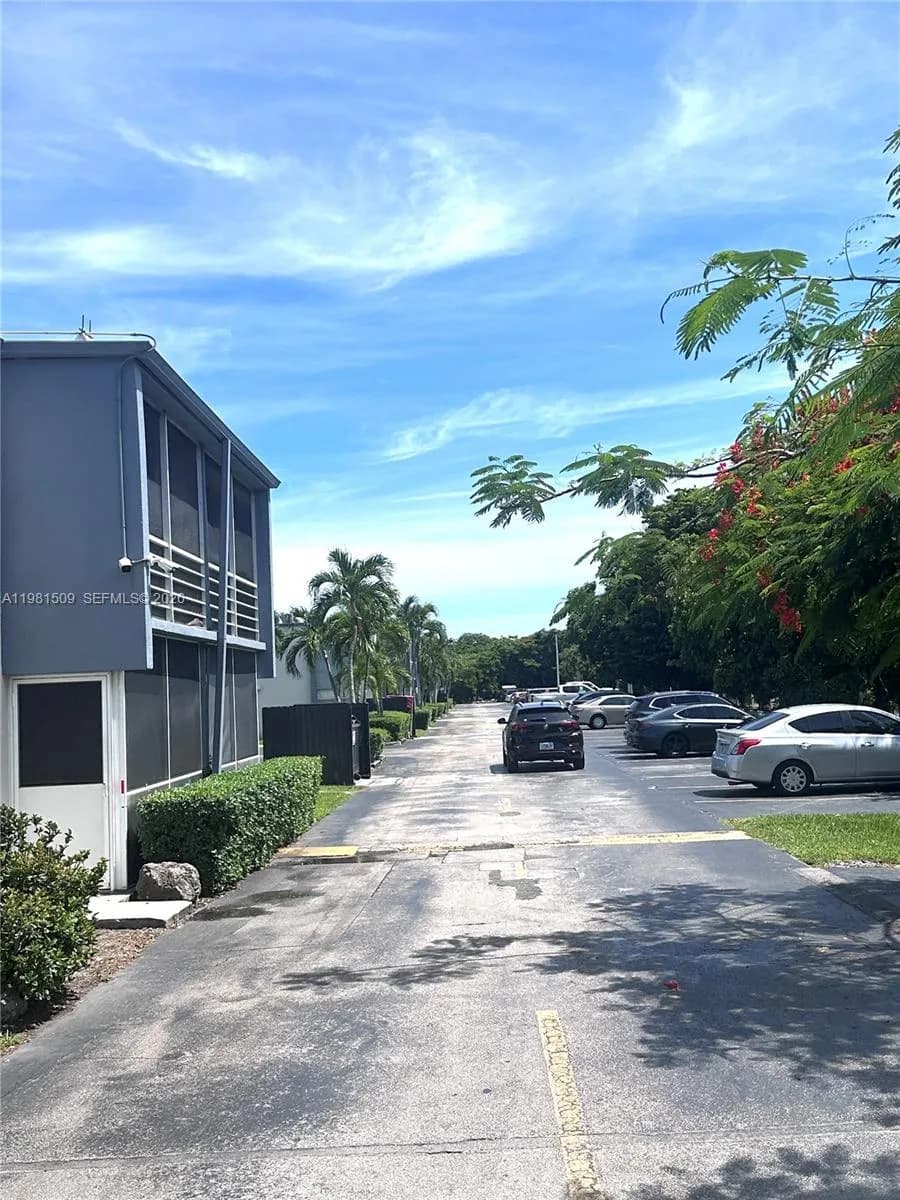 8794 SW 12th St # 105, Miami FL 33174