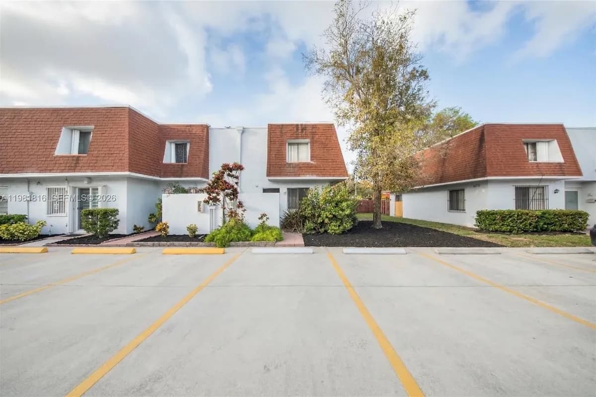 10710 NW 7th St # 11B, Miami FL 33172