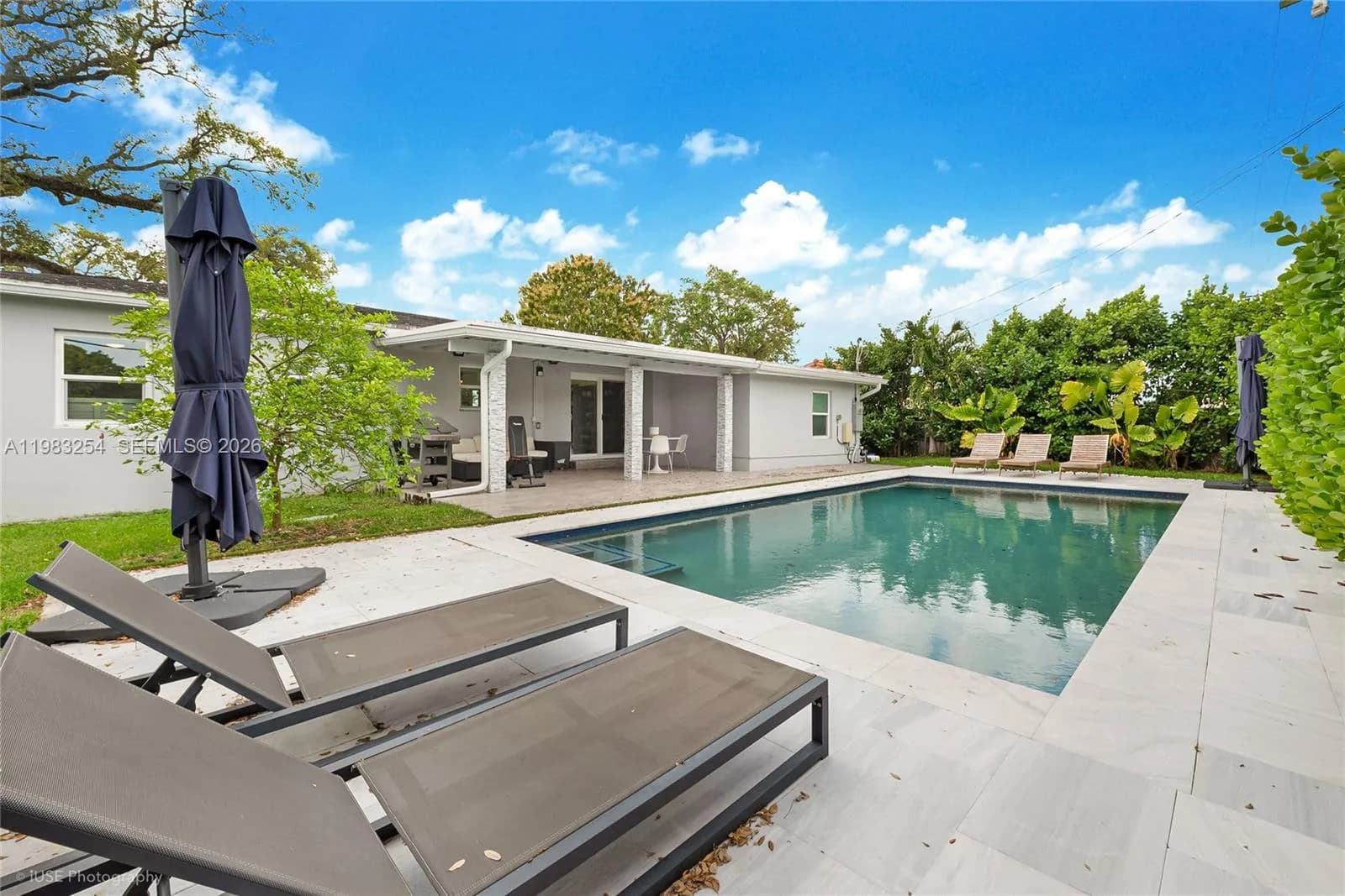 7235 SW 39th St, Miami FL 33155