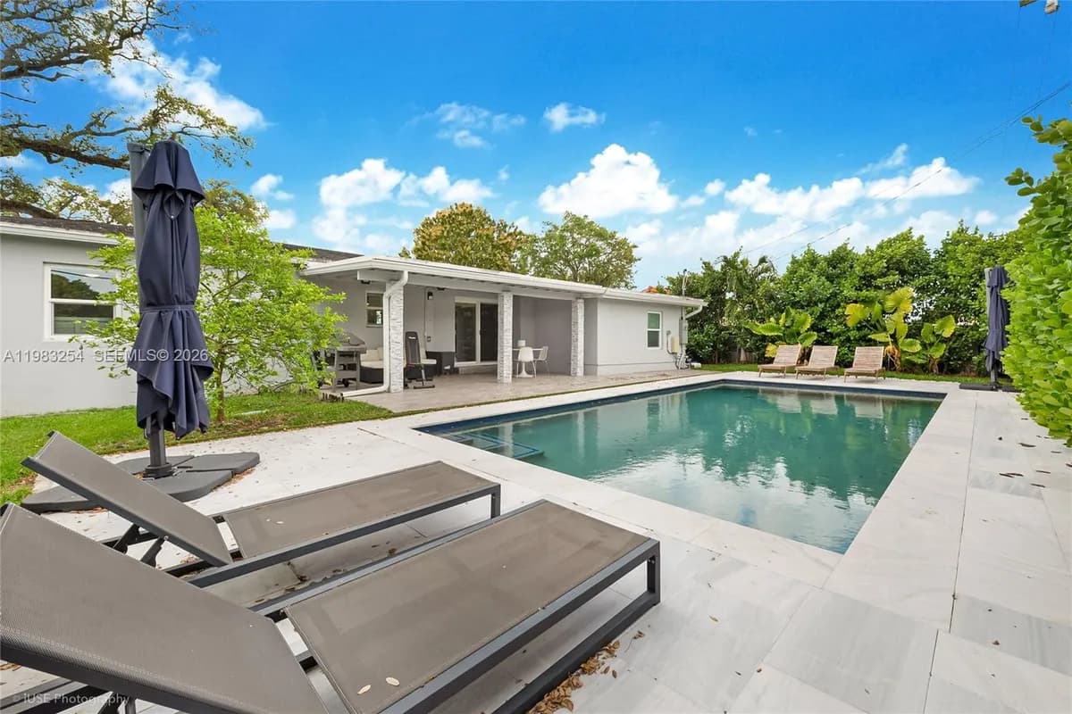 7235 SW 39th St, Miami FL 33155