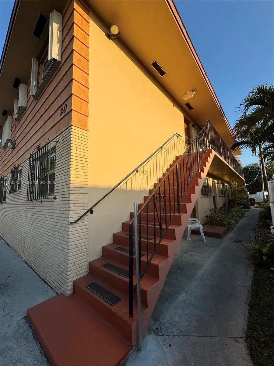 20 W 37th St, Hialeah FL 33012