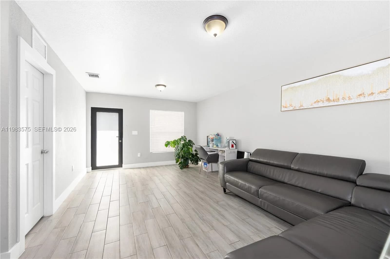 2419 NW 101st St, Miami FL 33147