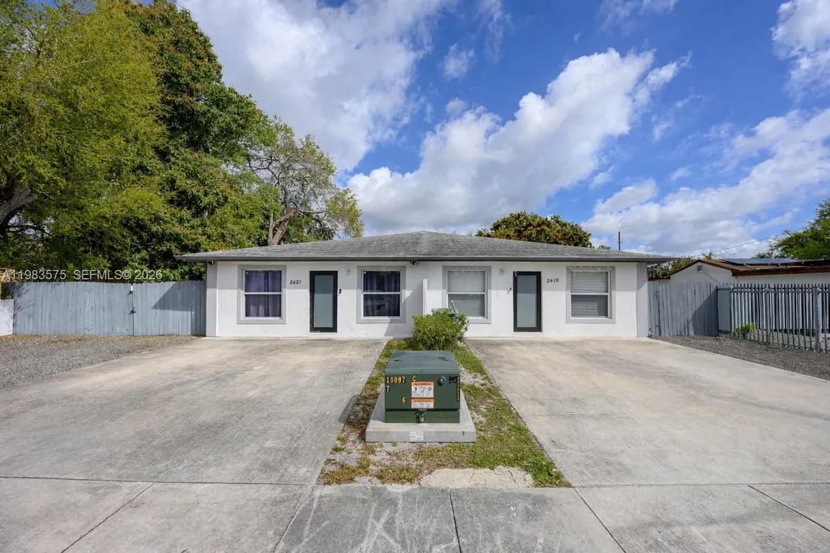 2419 NW 101st St, Miami FL 33147