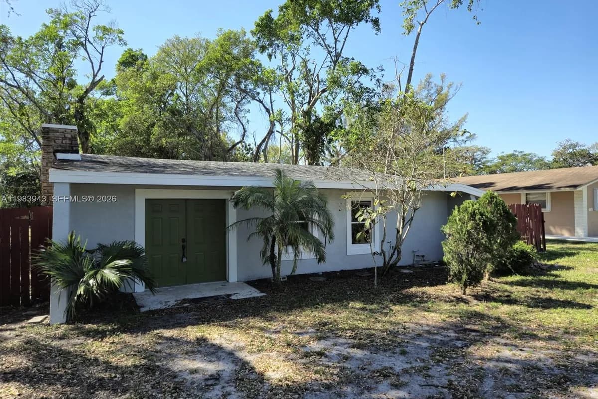 6208 SW 26th St, Miramar FL 33023