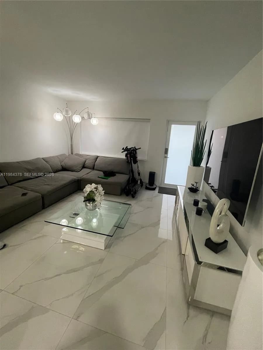 926 Michigan Ave # 3, Miami Beach FL 33139