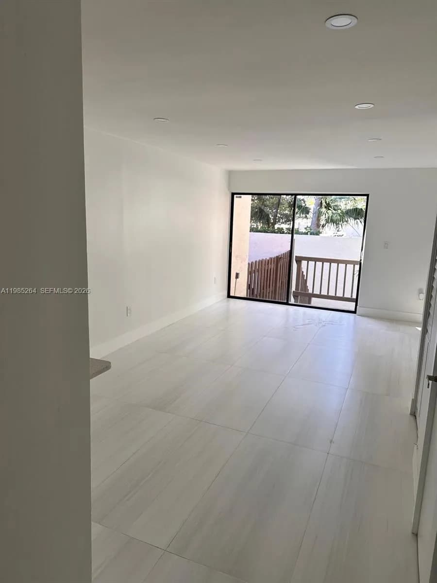 1901 NW S River Dr # 33C, Miami FL 33125