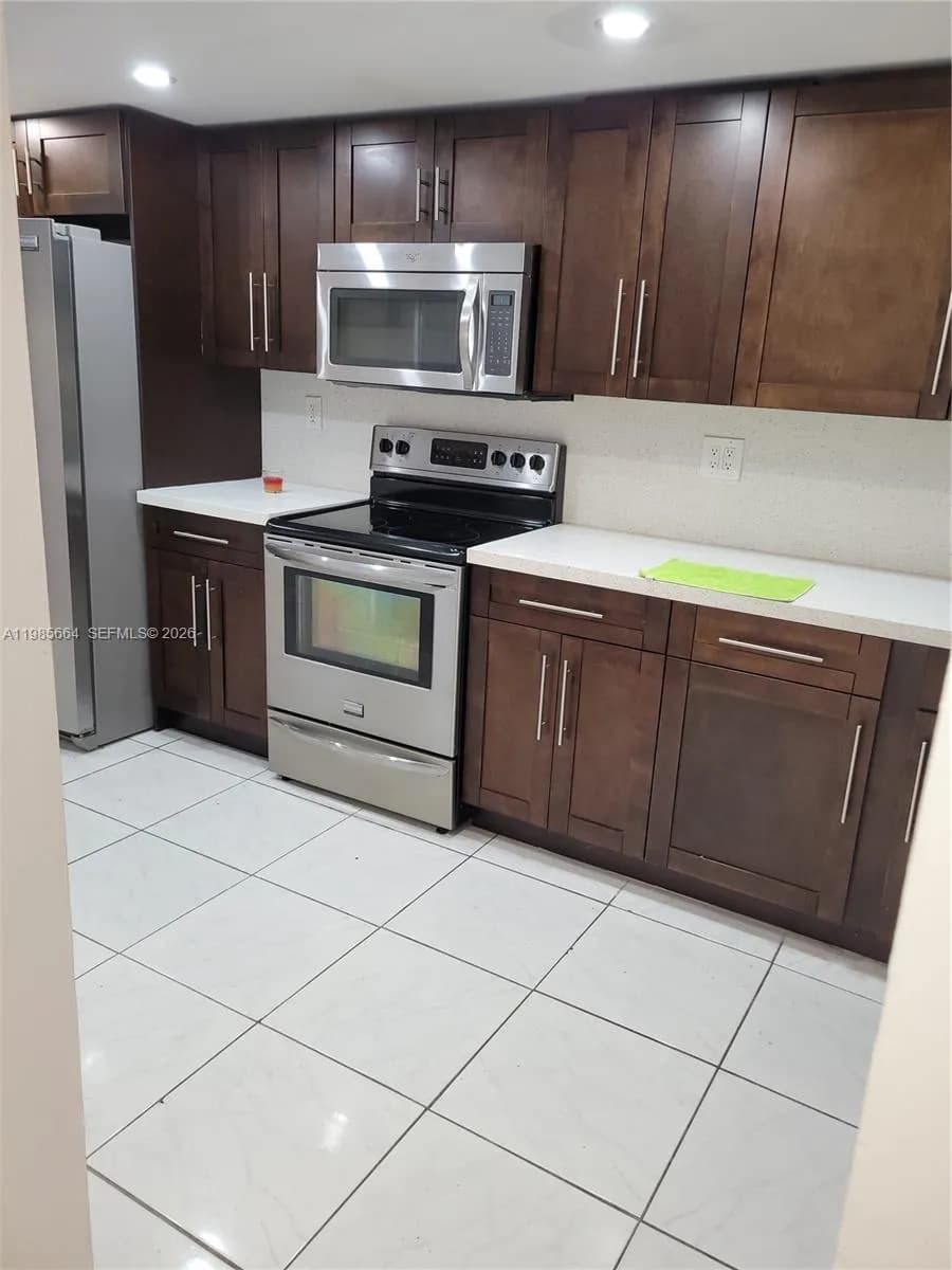 14389 Kendale Lakes Cir # 14389, Miami FL 33183